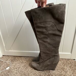 EUC Women's VIA SPIGA Gray Leather Wedge Tall Boots Sz 8